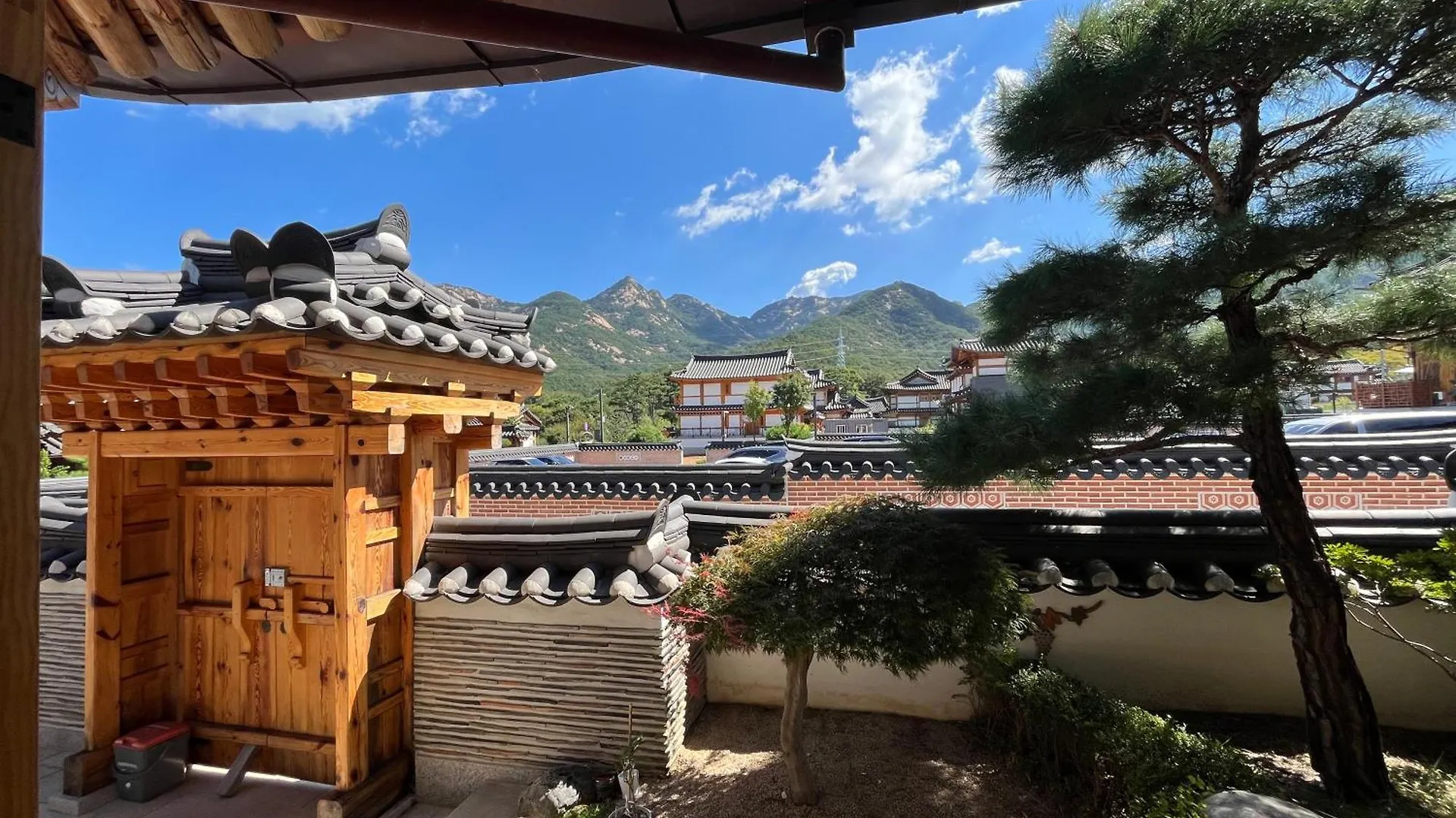 Sirakdang Hanok Apartment Seoul